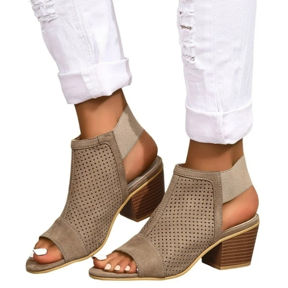 🩶 Peep Toe Sandals 🩶 - Picture 1 of 7